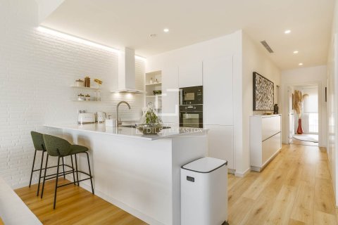 Huoneisto myytävänä Barcelona, Espanja, 3 makuuhuonetta, 106 m2 No. 166784 - kuva 7