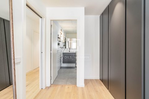 Huoneisto myytävänä Barcelona, Espanja, 3 makuuhuonetta, 106 m2 No. 166784 - kuva 23