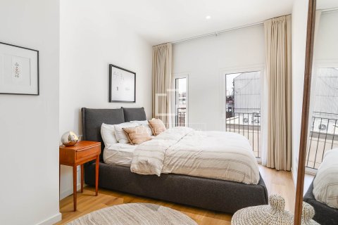 Huoneisto myytävänä Barcelona, Espanja, 3 makuuhuonetta, 106 m2 No. 166784 - kuva 18