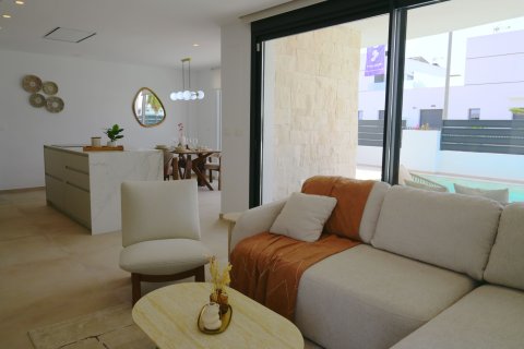Kaupunkipientalo myytävänä Dolores, Alicante, Espanja, 3 makuuhuonetta, 133 m2 No. 163325 - kuva 8