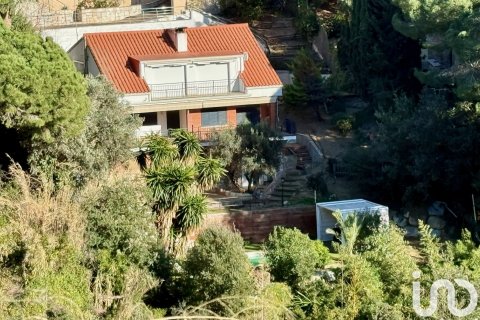 Talo myytävänä Arenys de Munt, Barcelona, Espanja, 4 makuuhuonetta, 850 m2 No. 153823 - kuva 3