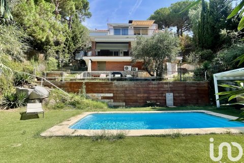 Talo myytävänä Arenys de Munt, Barcelona, Espanja, 4 makuuhuonetta, 850 m2 No. 153823 - kuva 2