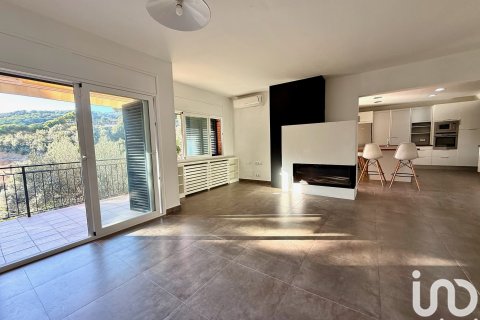 Talo myytävänä Arenys de Munt, Barcelona, Espanja, 4 makuuhuonetta, 850 m2 No. 153823 - kuva 8