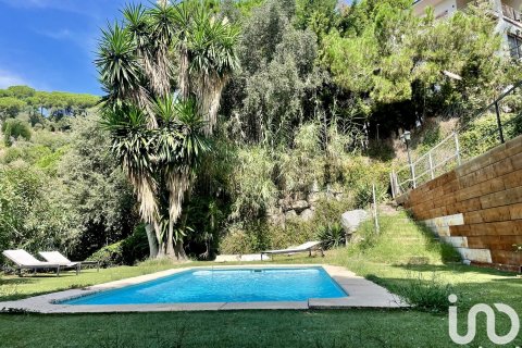 Дом в Аренис де Мунт, Барселона, Испания 4 спальни, 850м2 №153823