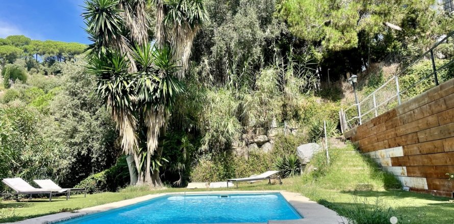 Talo Arenys de Munt, Barcelona, Espanja 4 makuuhuonetta, 850 m2 No. 153823