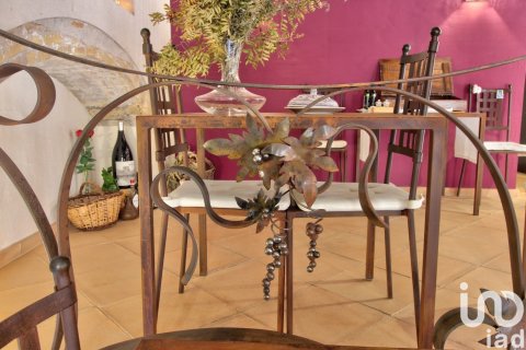 House for sale in Els Guiamets, Tarragona, Spain 10 bedrooms, 626 sq.m. No. 153822 - photo 9