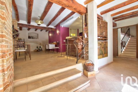 House for sale in Els Guiamets, Tarragona, Spain 10 bedrooms, 626 sq.m. No. 153822 - photo 13