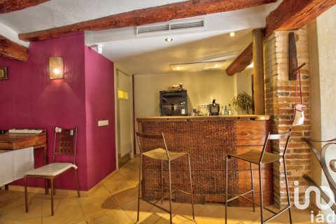 House for sale in Els Guiamets, Tarragona, Spain 10 bedrooms, 626 sq.m. No. 153822 - photo 7