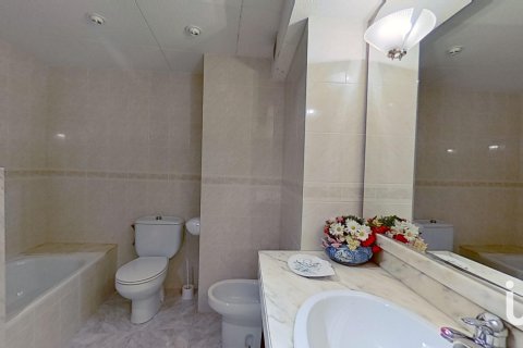 Hus till salu i Valls, Tarragona, Spanien 4 sovrum, 419 kvm. Nr. 153826 - foto 25