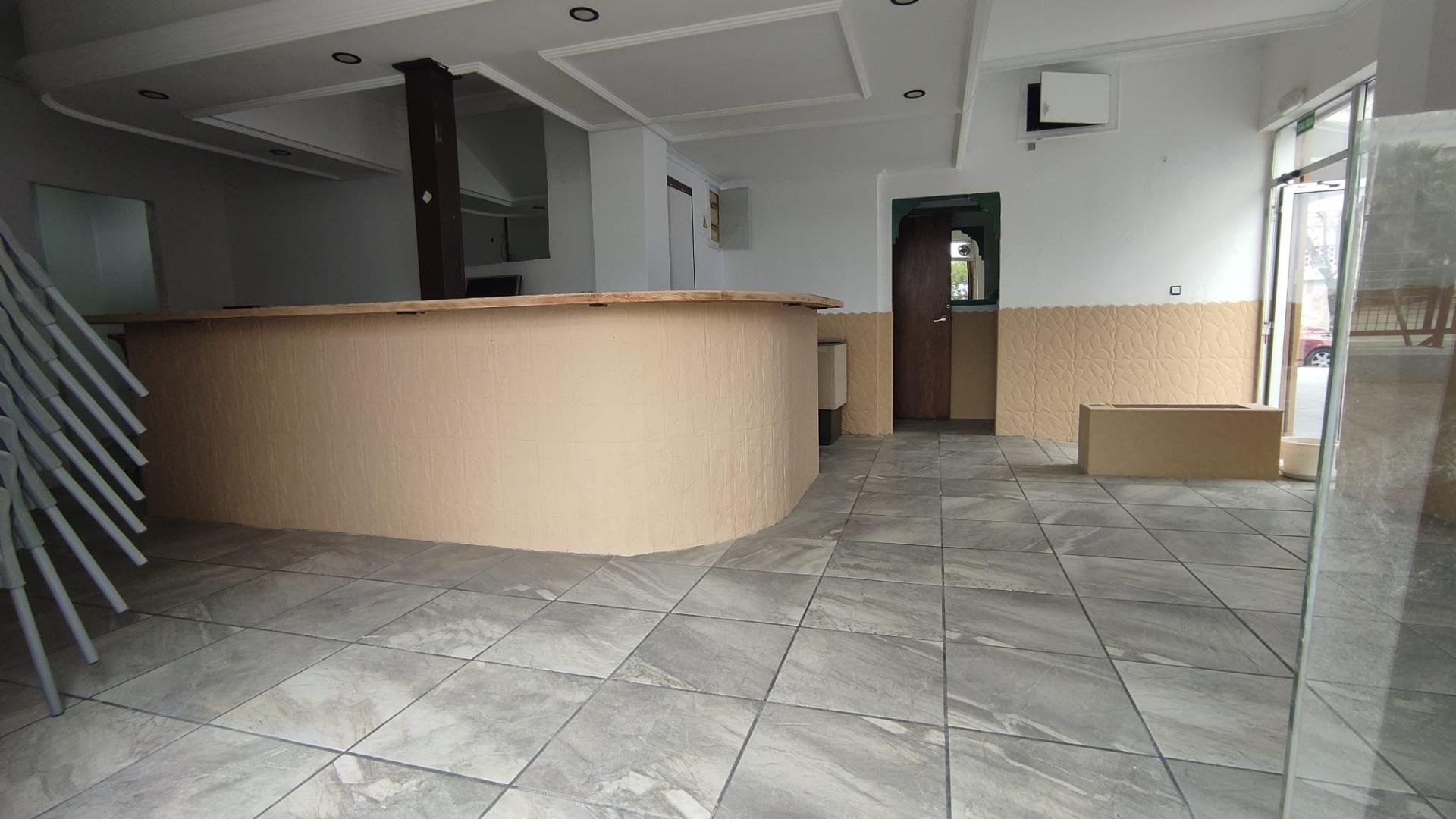 Propiedad comercial en Alicante, España 75 m2 No. 182834