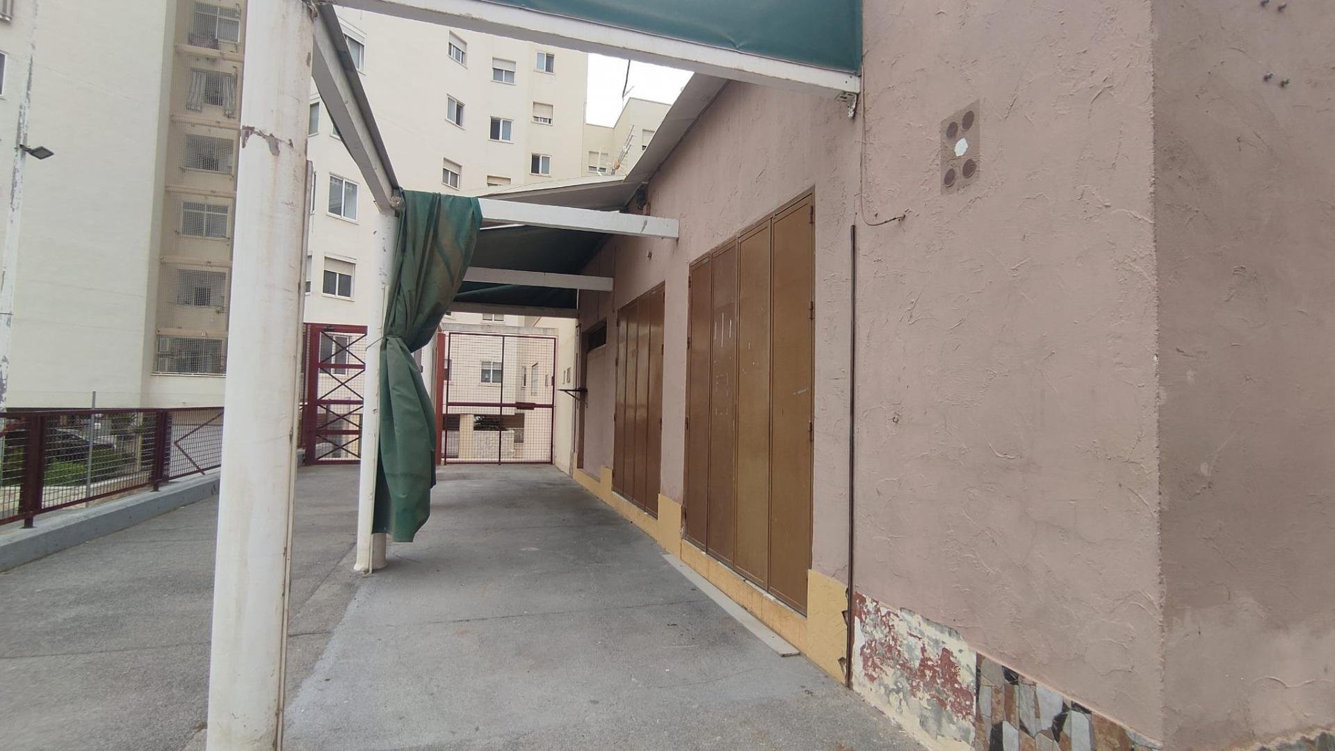 Propiedad comercial en Alicante, España 75 m2 No. 182834
