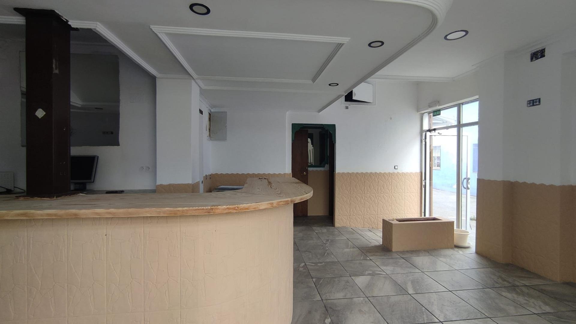 Propiedad comercial en Alicante, España 75 m2 No. 182834