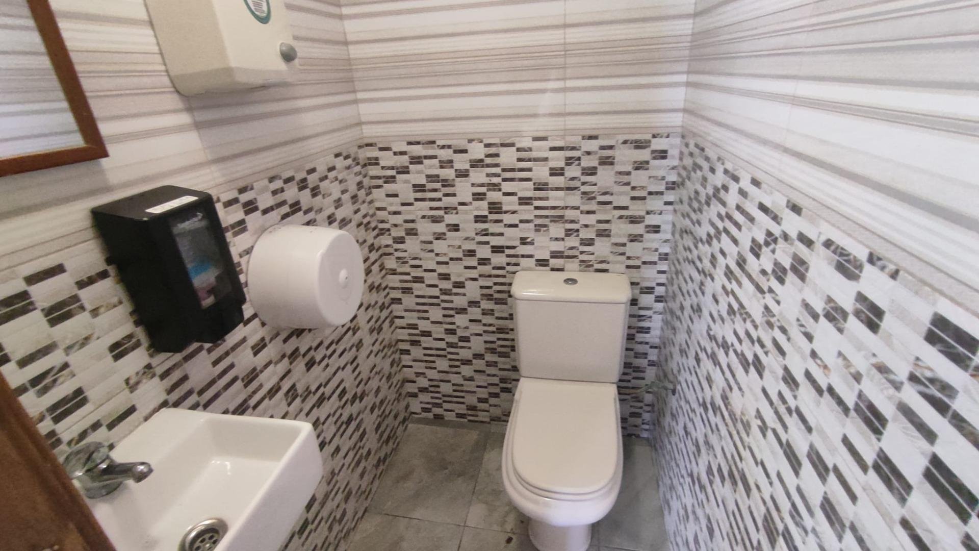 Propiedad comercial en Alicante, España 75 m2 No. 182834