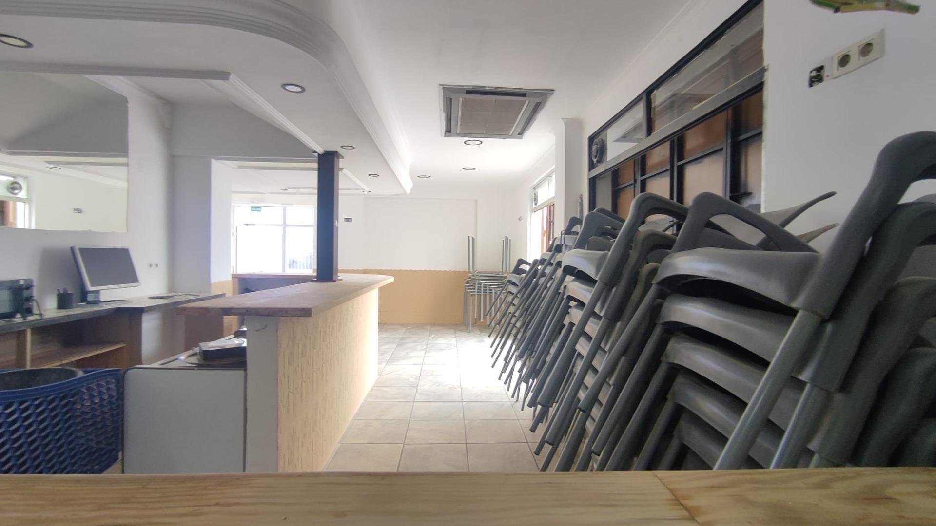 Propiedad comercial en Alicante, España 75 m2 No. 182834
