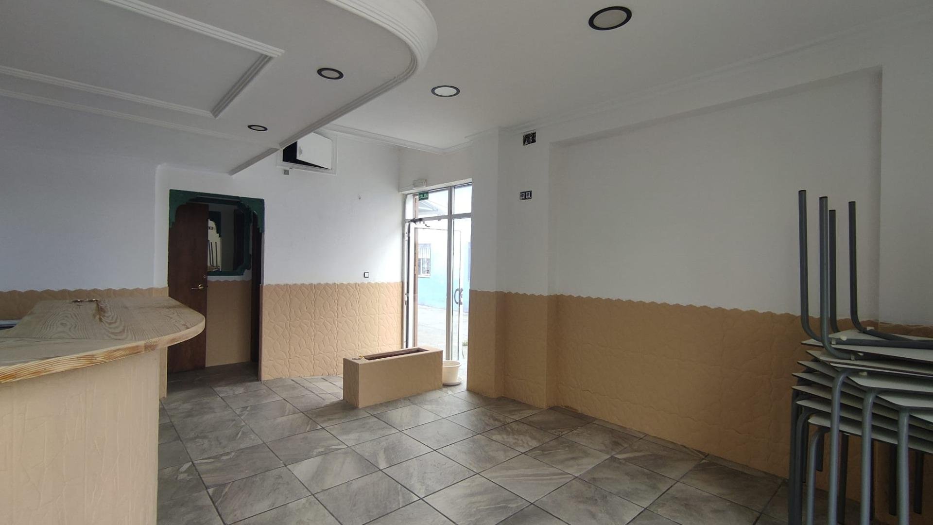 Propiedad comercial en Alicante, España 75 m2 No. 182834