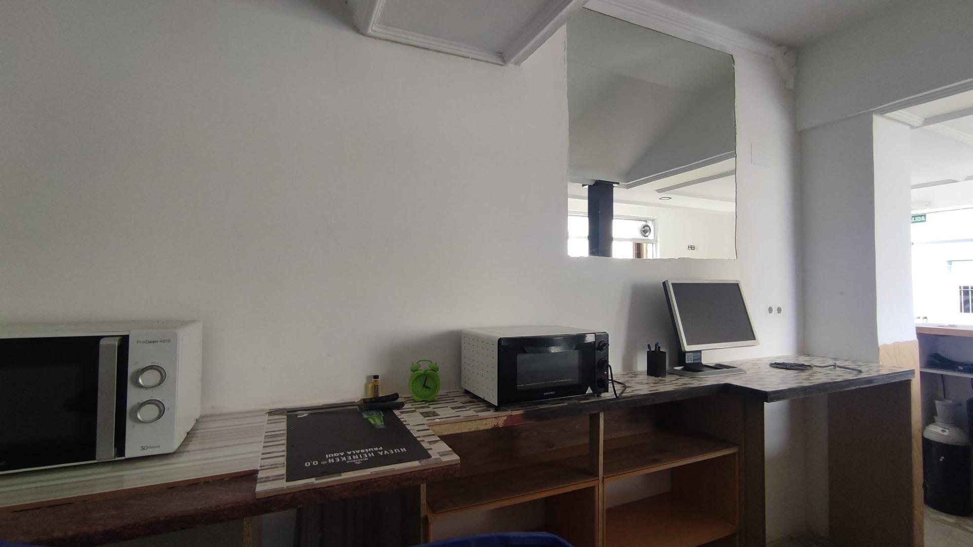Propiedad comercial en Alicante, España 75 m2 No. 182834