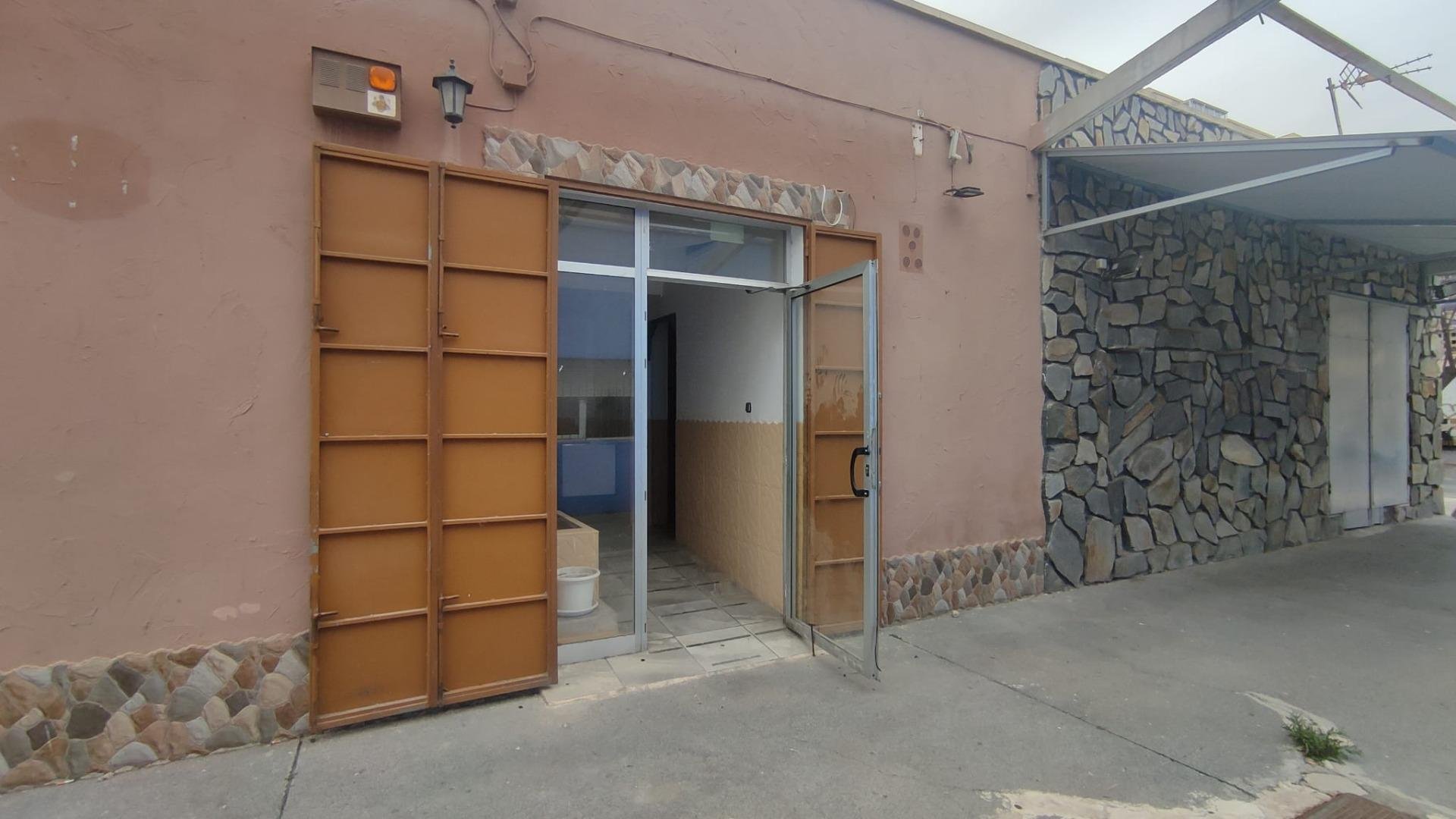Propiedad comercial en Alicante, España 75 m2 No. 182834