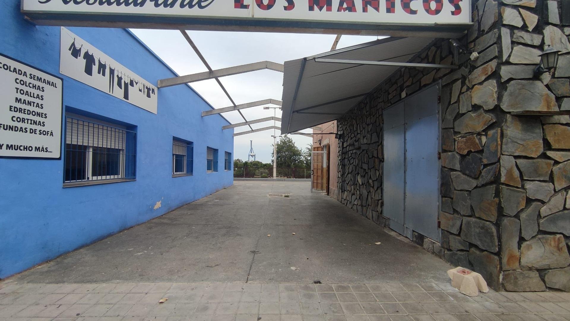 Propiedad comercial en Alicante, España 75 m2 No. 182834