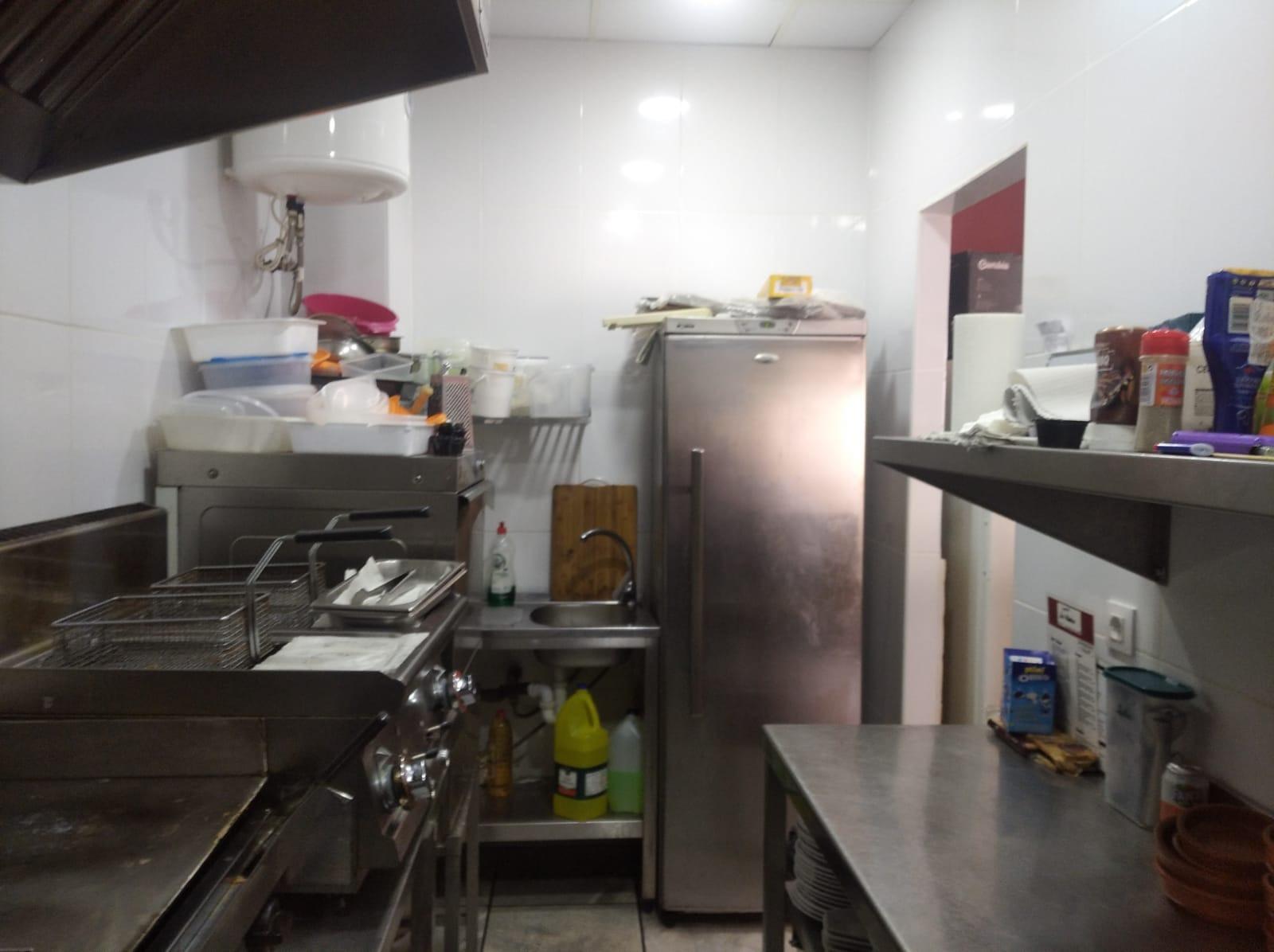 Propiedad comercial en Alicante, España 75 m2 No. 182834