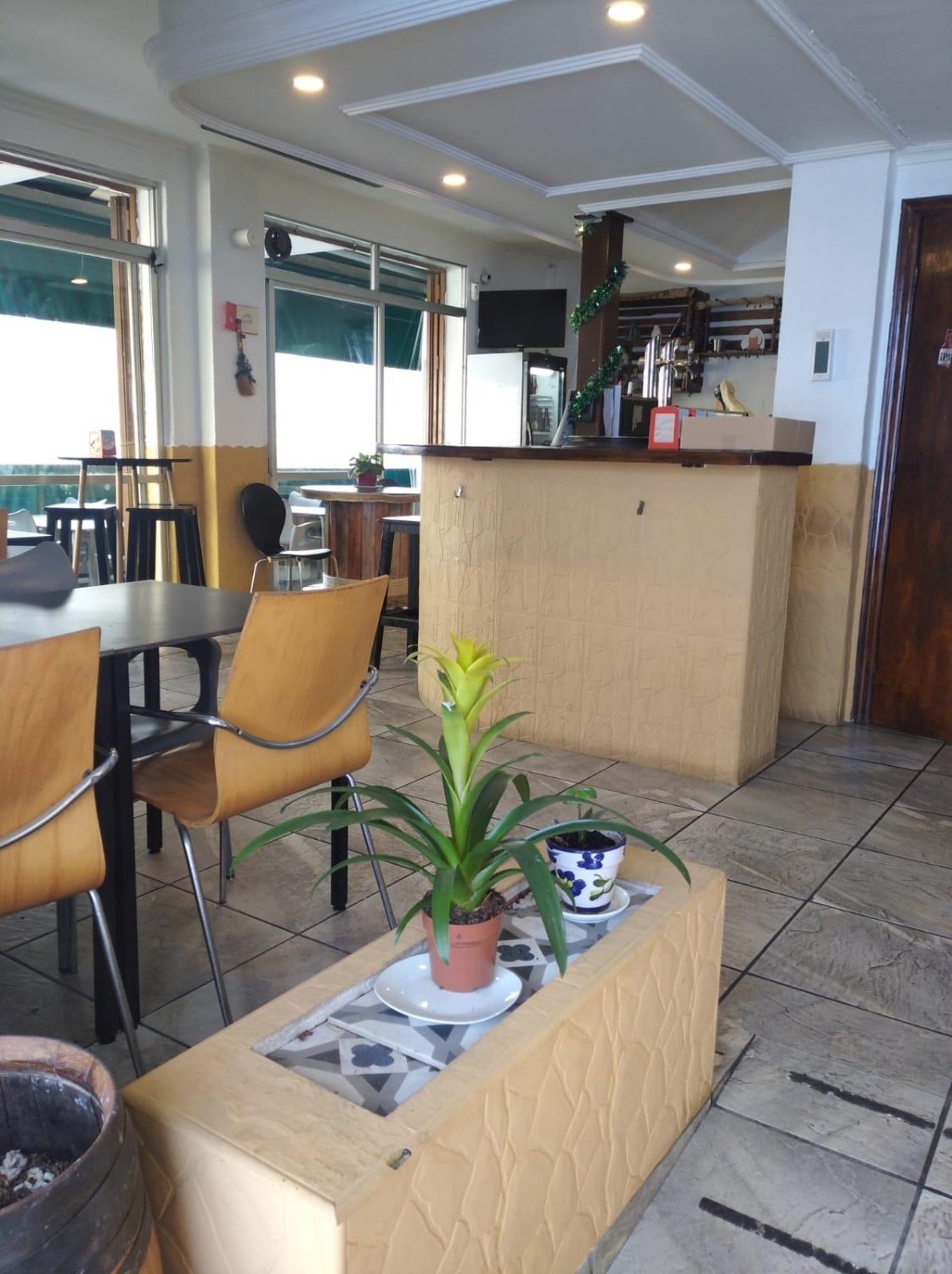 Propiedad comercial en Alicante, España 75 m2 No. 182834