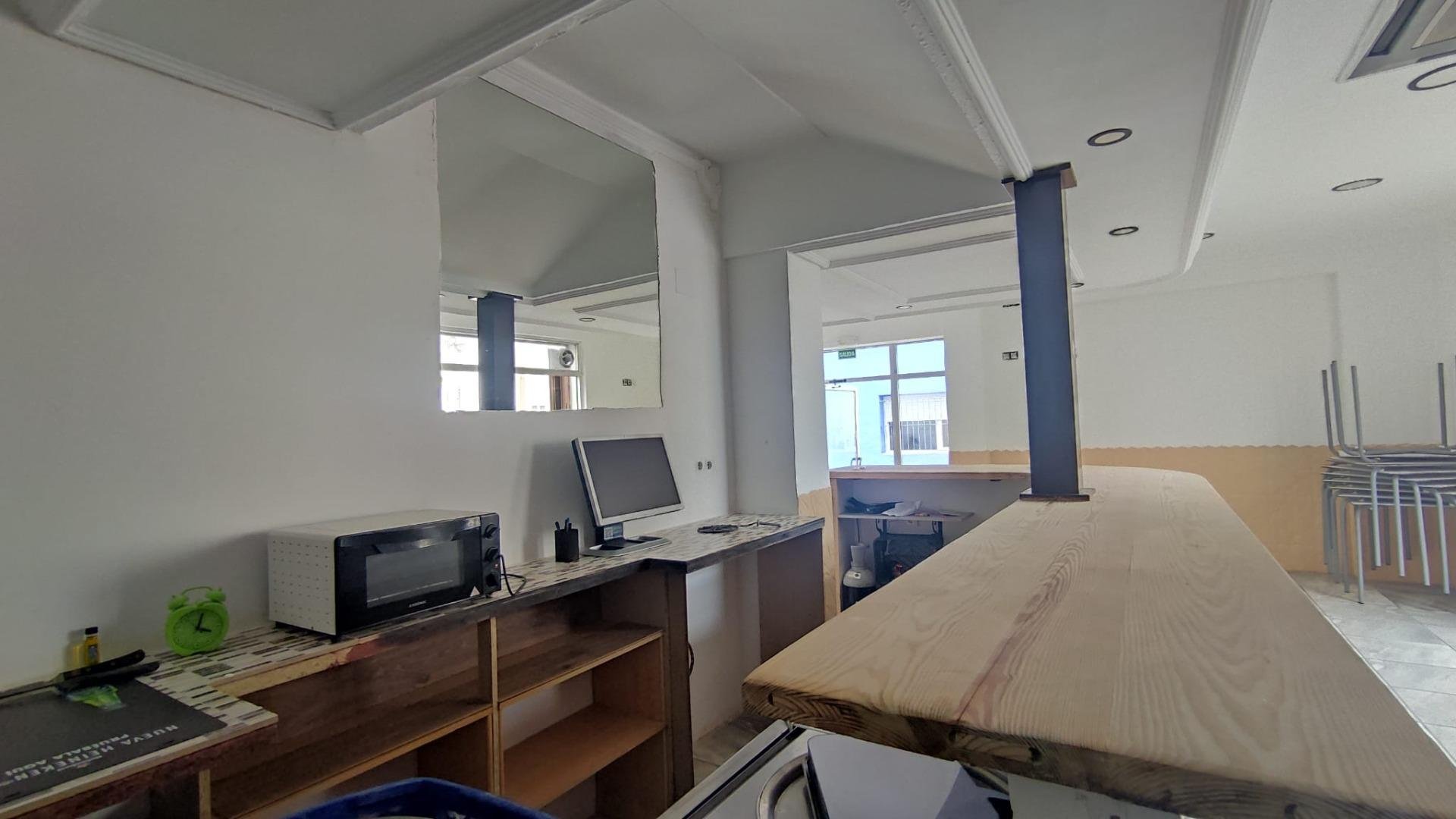 Propiedad comercial en Alicante, España 75 m2 No. 182834