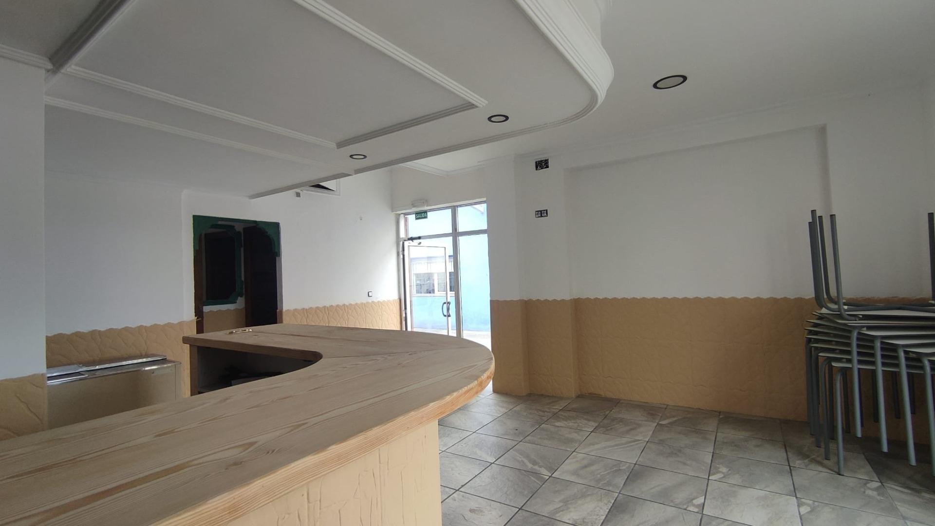 Propiedad comercial en Alicante, España 75 m2 No. 182834