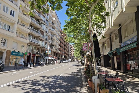 Commercial property à vendre à Barcelona, Espagne, 93 m2 No. 140734 - photo 1