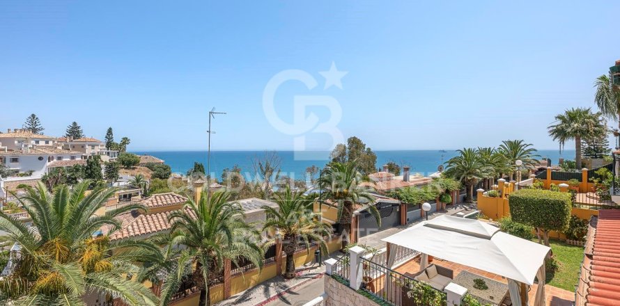 Villa in Malaga, Spain 5 bedrooms, 271 sq.m. No. 157482