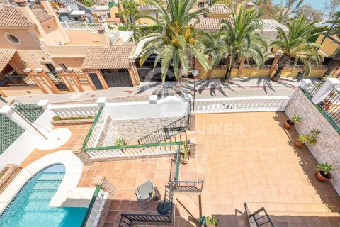 Villa for sale in Malaga, Spain 5 bedrooms, 271 sq.m. No. 157482 - photo 23