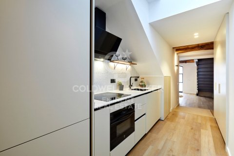 Продажа дуплекса в Барселона, Испания 2 спальни, 96м2 №158696 - фото 12