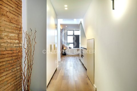 Продажа дуплекса в Барселона, Испания 2 спальни, 96м2 №158696 - фото 8
