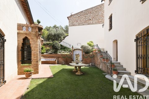 Talo myytävänä Castellar Del Valles, Barcelona, Espanja, 11 makuuhuonetta, 1790 m2 No. 152590 - kuva 1