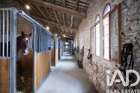 Сasa en venta en Castellar del Vallès, Barcelona, España 11 dormitorios, 1790 m2 No. 152590 - foto 26