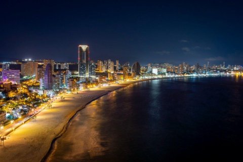 Huoneisto vuokrattavana Benidorm, Alicante, Espanja, 2 makuuhuonetta, 143 m2 No. 133034 - kuva 4