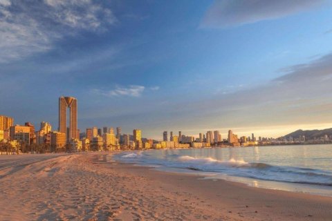 Huoneisto vuokrattavana Benidorm, Alicante, Espanja, 2 makuuhuonetta, 143 m2 No. 133034 - kuva 3