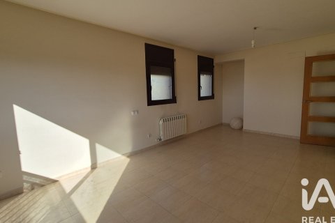 Talo myytävänä Banyeres Del Penedes, Tarragona, Espanja, 4 makuuhuonetta, 205 m2 No. 152484 - kuva 7