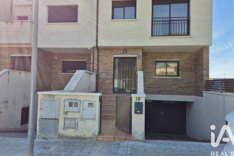 Talo myytävänä Banyeres Del Penedes, Tarragona, Espanja, 4 makuuhuonetta, 205 m2 No. 152484 - kuva 13