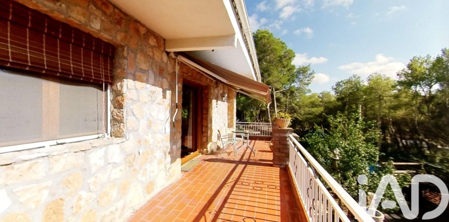 Talo Tarragona, Espanja 5 makuuhuonetta, 200 m2 No. 152487