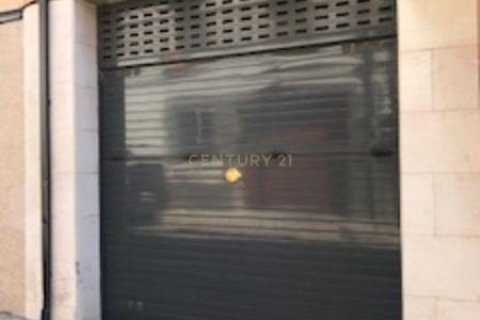 Autotallit myytävänä Manlleu, Barcelona, Espanja , 30 m2 No. 186589 - kuva 2