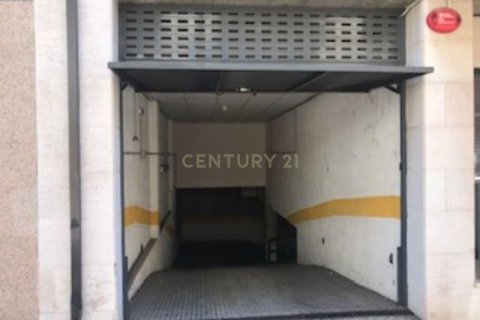 Autotallit myytävänä Manlleu, Barcelona, Espanja , 30 m2 No. 186589 - kuva 3