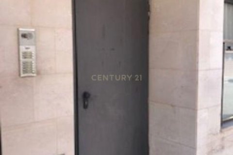 Autotallit myytävänä Manlleu, Barcelona, Espanja , 30 m2 No. 186589 - kuva 7