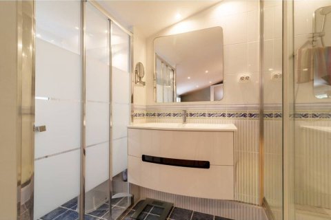 Huoneisto myytävänä Gava, Barcelona, Espanja, 5 makuuhuonetta, 292 m2 No. 192061 - kuva 19