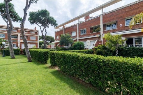 Huoneisto myytävänä Gava, Barcelona, Espanja, 5 makuuhuonetta, 292 m2 No. 192061 - kuva 5