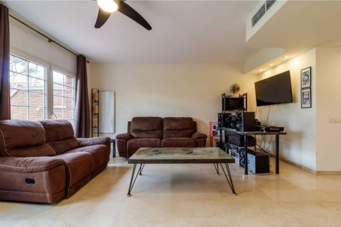 Huoneisto myytävänä Gava, Barcelona, Espanja, 5 makuuhuonetta, 292 m2 No. 192061 - kuva 8