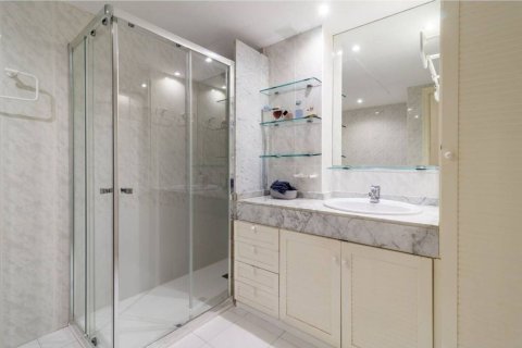 Huoneisto myytävänä Gava, Barcelona, Espanja, 5 makuuhuonetta, 292 m2 No. 192061 - kuva 29