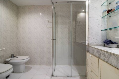 Huoneisto myytävänä Gava, Barcelona, Espanja, 5 makuuhuonetta, 292 m2 No. 192061 - kuva 30