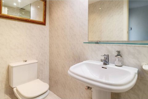Huoneisto myytävänä Gava, Barcelona, Espanja, 5 makuuhuonetta, 292 m2 No. 192061 - kuva 14