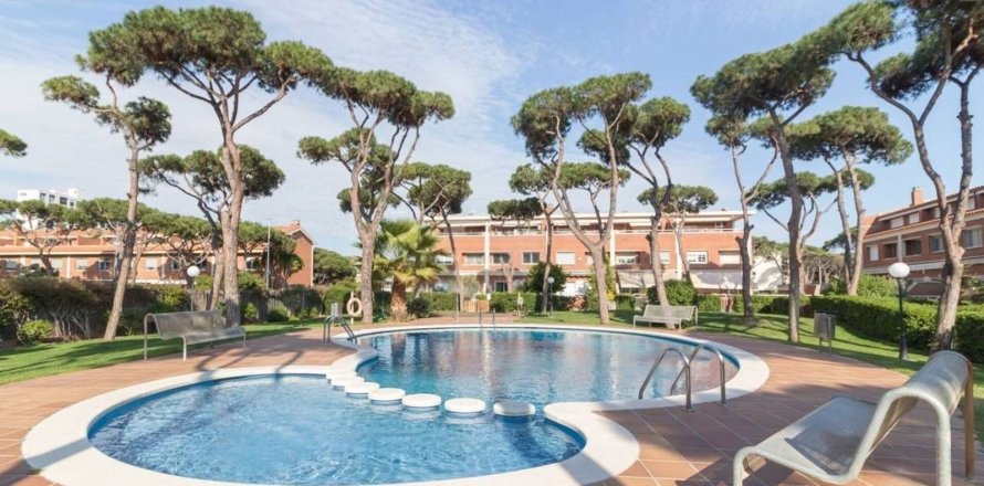 Huoneisto Gava, Barcelona, Espanja 5 makuuhuonetta, 292 m2 No. 192061