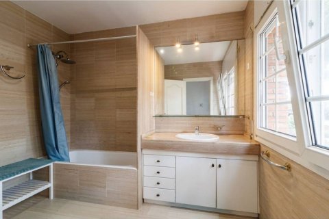 Huoneisto myytävänä Gava, Barcelona, Espanja, 5 makuuhuonetta, 292 m2 No. 192061 - kuva 24