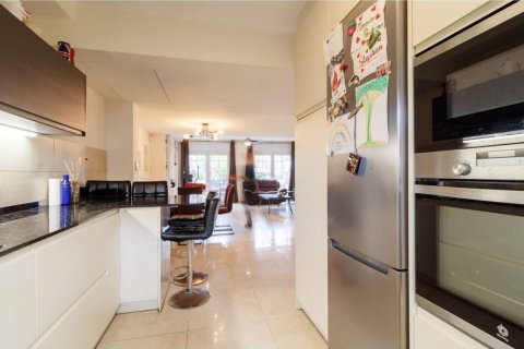 Huoneisto myytävänä Gava, Barcelona, Espanja, 5 makuuhuonetta, 292 m2 No. 192061 - kuva 13